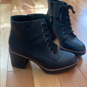 Naturalizer black boots